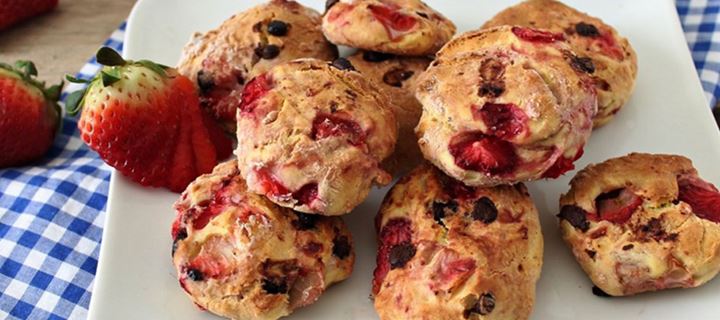 Μπισκότα με σοκολάτα και φράουλες χωρίς βούτυρο