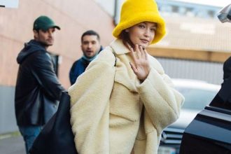 H Gigi Hadid φόρεσε μια από τις αγαπημένες μας τάσεις για τον χειμώνα