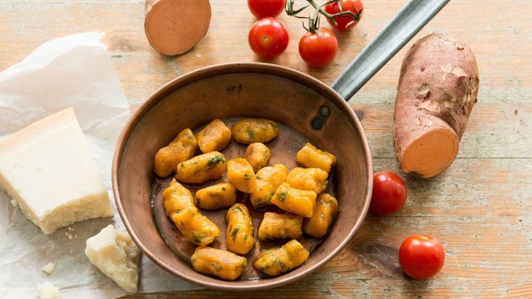 Νιόκι με σάλτσα γλυκοπατάτας