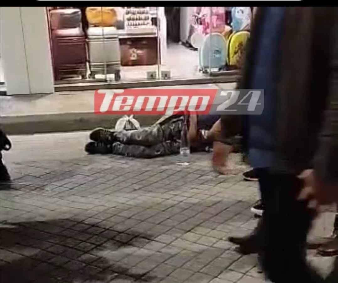 Πάτρα: Ο άστεγος ξαπλωμένος στον πεζόδρομο και δίπλα γίνεται πάρτι - Εικόνα και βίντεο ...γροθιά στο στομάχι