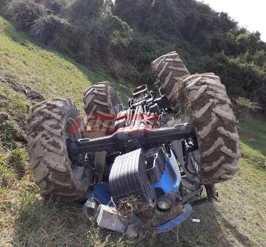 Αχαΐα: 29χρονος αγρότης τραυματίστηκε όταν ανατράπηκε το τρακτέρ του - Μεταφέρθηκε στο νοσοκομείο - ΦΩΤΟΓΡΑΦΙΑ