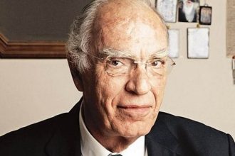 Σε ΜΑΦ του «Ευαγγελισμού» νοσηλεύεται ο Βασίλης Λεβέντης