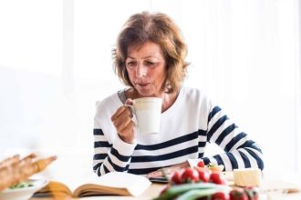 Η χαμηλή πρόσληψη πρωτεΐνης μπορεί να σχετίζεται με μειωμένη μυϊκή μάζα σε γυναίκες