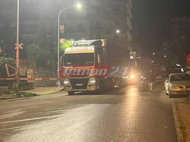 Πάτρα: Κόλλησαν οι μπάρες του προαστιακού στη Νόρμαν και Όθωνος Αμαλίας - Μποτιλιάρισμα στο σημείο (ΦΩΤΟ)