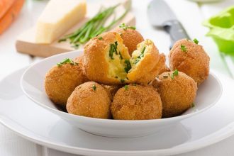 Πατατοκροκέτες: Η πιο εύκολη συνταγή για το πιο νόστιμο συνοδευτικό