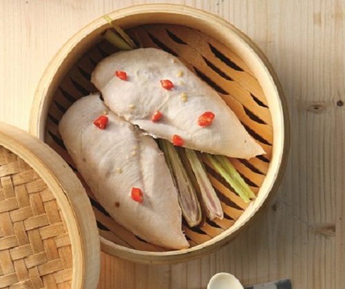 Φιλέτο κοτόπουλο στον ατμό με λεμονόχορτο και σάλτσα ρόκας