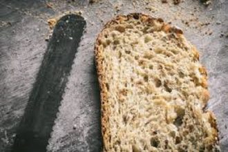 Πώς θα φτιάξεις ένα scrub προσώπου κυριολεκτικά με… ψίχουλα