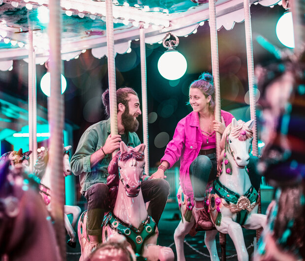 «Έπεσες» σε ντροπαλό αγόρι; 4 σημάδια για να καταλάβεις ότι του αρέσεις