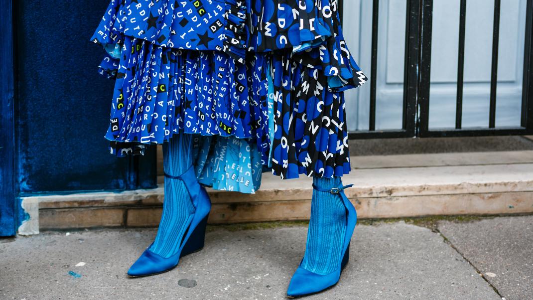 Printed tights -Η παιχνιδιάρικη τάση που ζωντανεύει τα outfits του φετινού χειμώνα