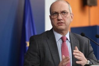 Να μην ξυπνήσει το ριζικό κακό