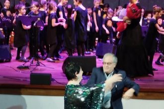 Οταν ο βουλευτής Κώστας Μάρκου χόρεψε βαλς... ΦΩΤΟ