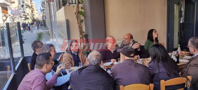 Ιάσονας Φωτηλάς: "Ο πρωθυπουργός θέλει να είμαι στο επόμενο κοινοβούλιο" - Ουζάκι και χαλαρή συζήτηση με πατρινούς δημοσιογράφους