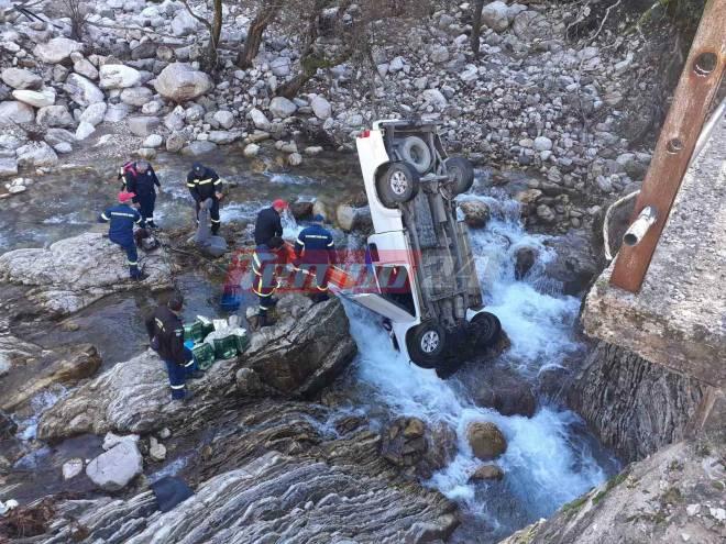 Δυτ. Ελλάδα: Αγροτικό "έφυγε" από το δρόμο και έπεσε σε ποτάμι - Γυναίκα βαριά τραυματισμένη (ΦΩΤΟ)