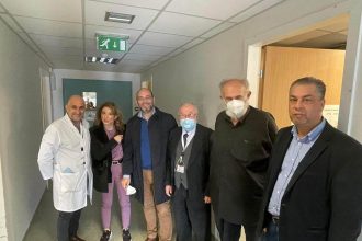 Συζήτηση του Ι. Φωτήλα με στελέχη του νοσοκομείου "Αγ. Ανδρέας"