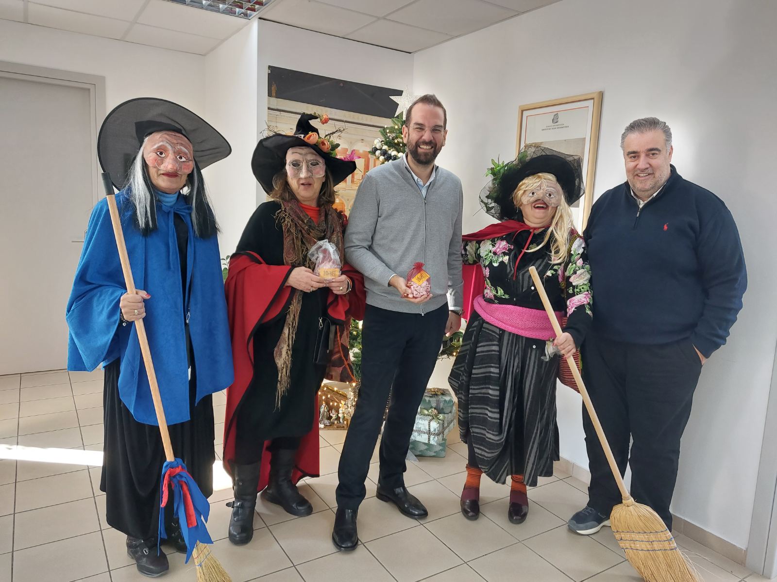 Πήγαν στην Περιφέρεια και ...ξόρκισαν το κακό