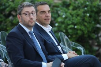 Γιατί Τσίπρας και Ανδρουλάκης συναντήθηκαν στην Πλάκα;