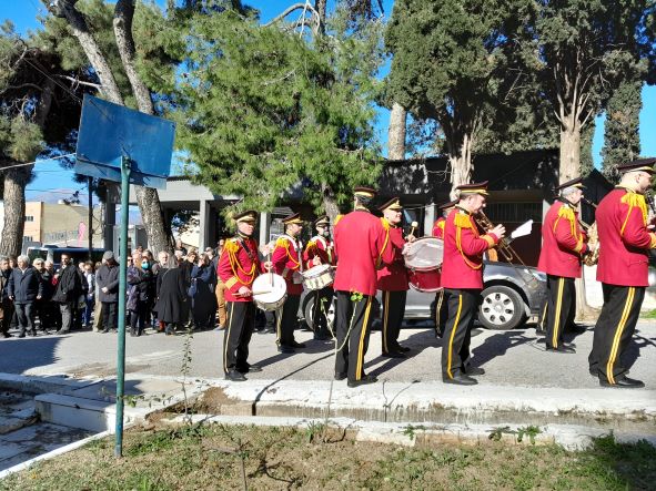 Στάθης Χρυσικόπουλος: Τα καρναβαλικά τραγούδια έσπασαν τη σιωπή του κοιμητηρίου στο "τελευταίο αντίο"