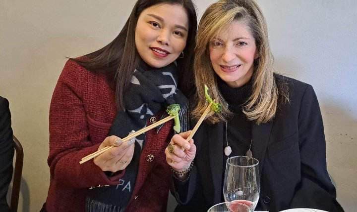 Η Βίβιαν Σαμούρη εύχεται για την κινέζικη πρωτοχρονιά ΦΩΤΟ - ΒΙΝΤΕΟ