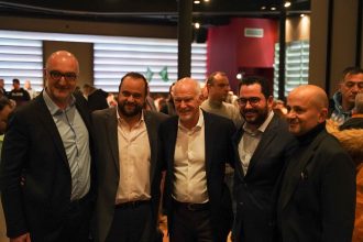 Ο Γ. Παπανδρέου με τον υποψήφιο Δήμαρχο Πατρών Β. Αϊβαλή