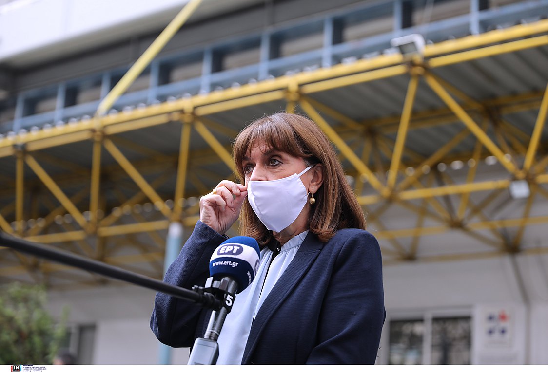 H Kατερίνα Σακελλαροπούλου έκανε την τρίτη δόση του εμβολίου