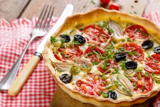 Τάρτα με ντομάτες και ελιές