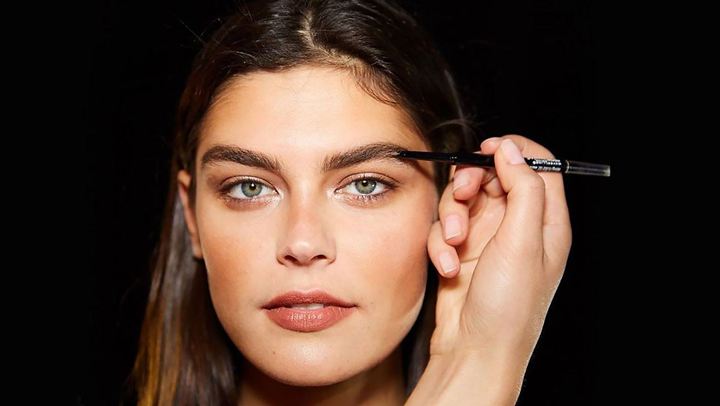 Make up tips για να καμουφλάρετε το αραιό, λεπτό ή ανέκφραστο φρύδι