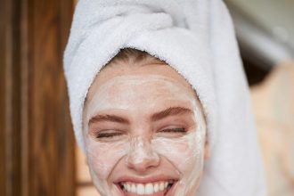 Έχεις λιπαρή επιδερμίδα; Με αυτές τις μάσκες δεν θα γυαλίζεις το βράδυ της πρωτοχρονιάς
