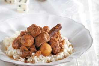 Αρνάκι κοκκινιστό στην κατσαρόλα με κάστανα και χυμό ροδιού