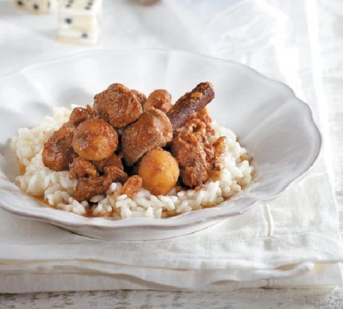 Αρνάκι κοκκινιστό στην κατσαρόλα με κάστανα και χυμό ροδιού