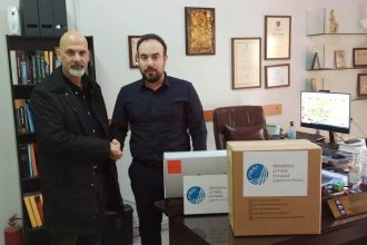 Χαράλαμπος Μπονάνος: Προσφορά απινιδωτών για να σωθούν ζωές ΦΩΤΟ