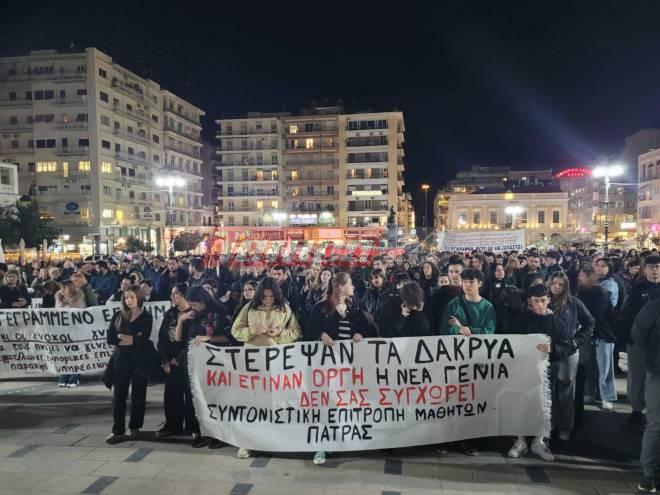 Πάτρα: Μεγάλη κινητοποίηση για τα Τέμπη - Συγκέντρωση και πορεία - "Το έγκλημα αυτό να μην συγκαλυφθεί" (ΦΩΤΟ-ΒΙΝΤΕΟ)