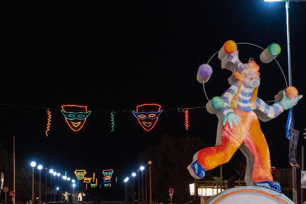 Γέμισε ...καρναβαλικό φως η Πάτρα ΦΩΤΟ