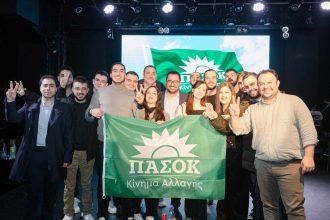 Το ΠΑΣΟΚ έκοψε την πίτα του... με πράσινες σημαίες ΦΩΤΟ