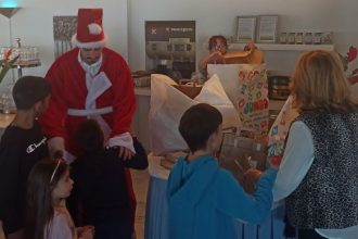 Πρωτοχρονιάτικη γιορτή για τα παιδιά του Σκαγιοπουλείου ΦΩΤΟ