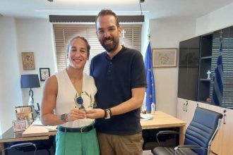 Όταν ο Περιφερειάρχης συνάντησε τη Νόρα Δράκου