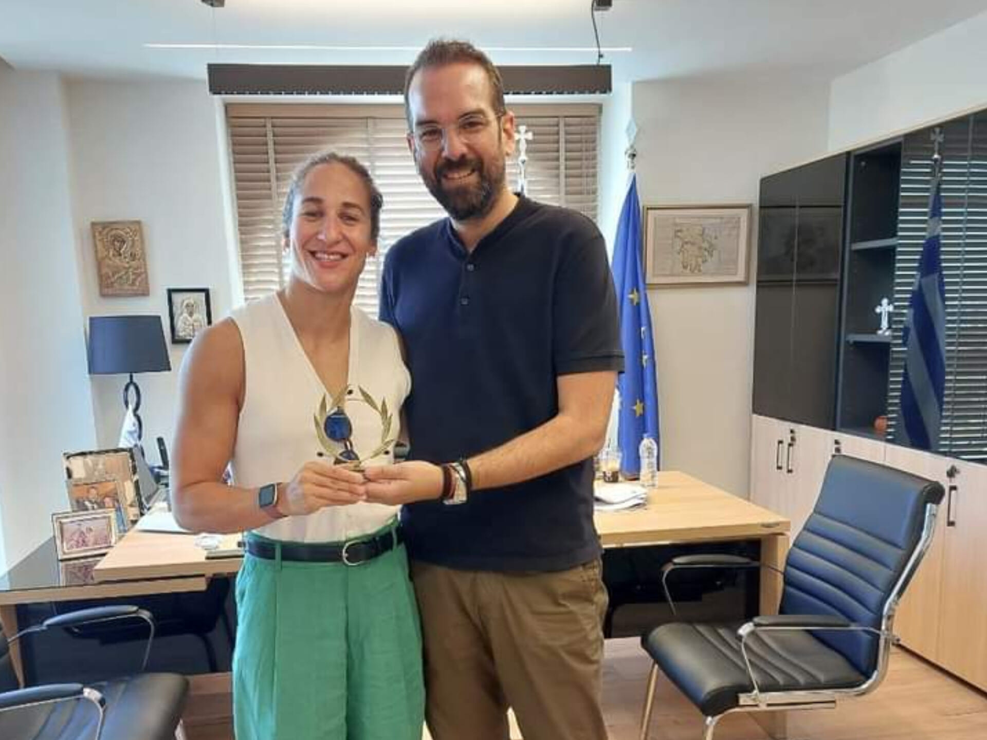 Όταν ο Περιφερειάρχης συνάντησε τη Νόρα Δράκου