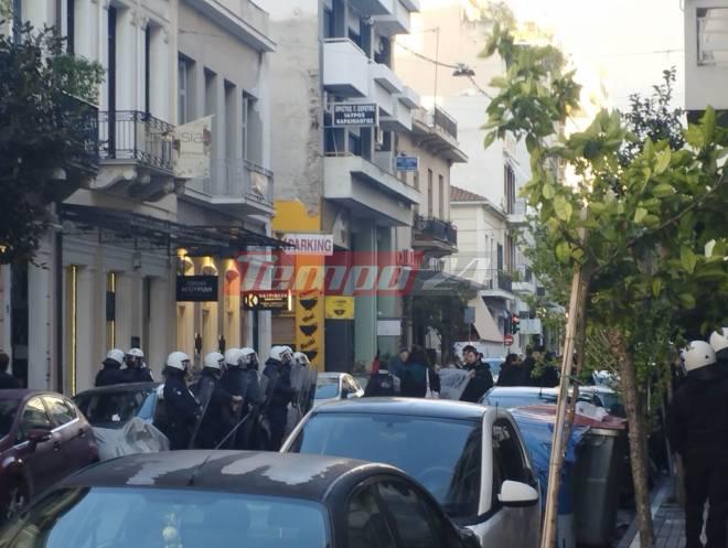 Πάτρα: Συγκεντρώσεις αλληλεγγύης στους Γάλλους διαδηλωτές (ΦΩΤΟ + ΒΙΝΤΕΟ)