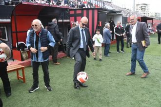 Το κατέχει... το τόπι ο Χαράλαμπος Μπονάνος