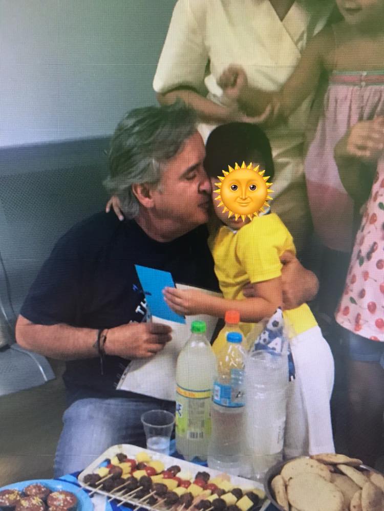 "Ο ΑΝΘΡΩΠΟΣ αυτός είναι ο σωτήρας του παιδιού μας όπως και πολλών άλλων" - Δεν σταματούν οι επιστολές ευγνωμοσύνης για τον γιατρό Ανδρέα Ηλιάδη