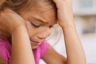 9 φράσεις που μπορούν να πληγώσουν το παιδί χωρίς να το καταλάβετε