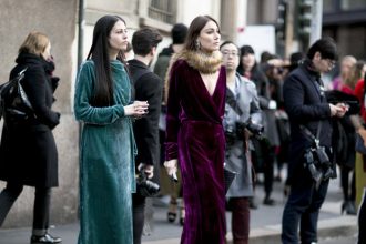 Έπεσε make up στο βελούδινο φόρεμά σου; Δες πώς να αφαιρέσεις τον λεκέ!