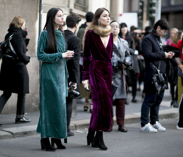 Έπεσε make up στο βελούδινο φόρεμά σου; Δες πώς να αφαιρέσεις τον λεκέ!