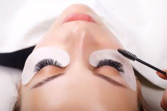 Lash Lift: Αποκτήστε ακαταμάχητο βλέμμα χωρίς την παραμικρή φθορά στις βλεφαρίδες