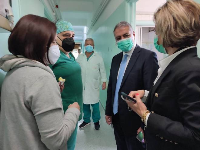 Καραμανδάνειο - Γιάννης Καρβέλης: Στις μοναδικές δύο από τις πιο δύσκολες περιπτώσεις, το πολύωρο χειρουργείο του 11χρονου Αποστόλη