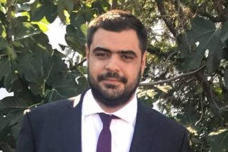 «Εσύ που πατάς τη μάσκα»