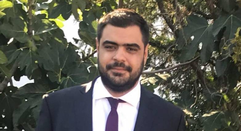 «Εσύ που πατάς τη μάσκα»