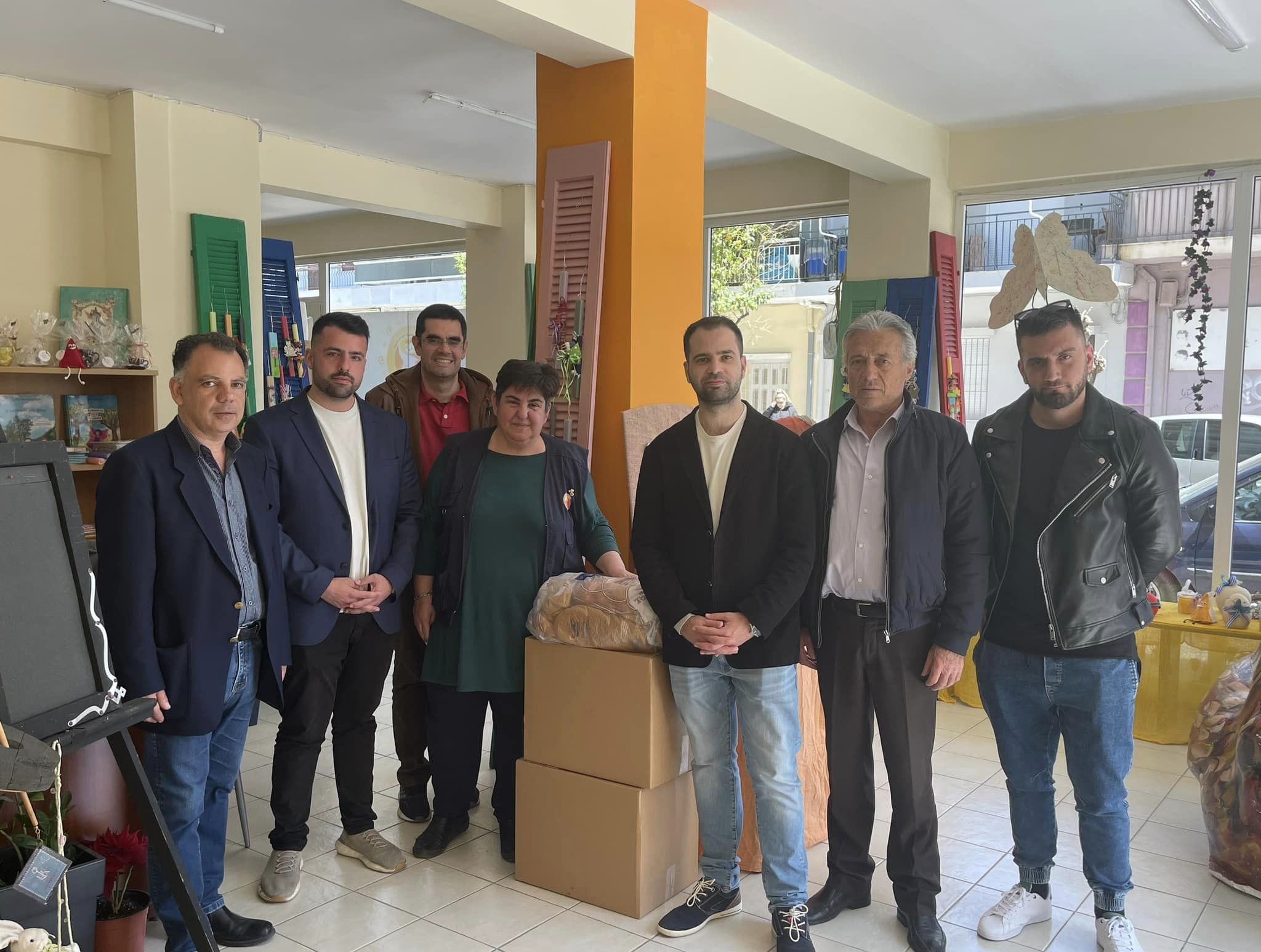 Ο Σύλλογος Αρκάδων Πάτρας «Θεόδωρος Κολοκοτρώνης» προσέφερε Πασχαλινά εδέσματα στο «Φωτεινό Αστέρι»