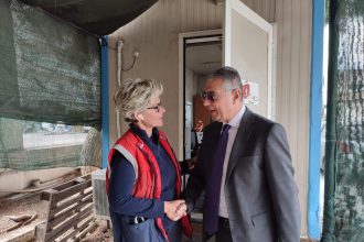 Γιάννης Καρβέλης: Στο ΕΚΑΒ για ευχές