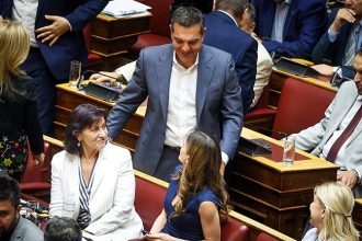 Στην ολομέλεια της Βουλής ο Αλέξης Τσίπρας