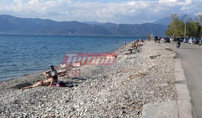 Οι Πατρινοί ξεκίνησαν από νωρίς τα μπάνια - Βουτιές και ηλιοθεραπεία στην Πλαζ (ΦΩΤΟ)